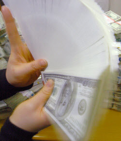 환율, 1470원까지 상승…또 장중 고점 높여