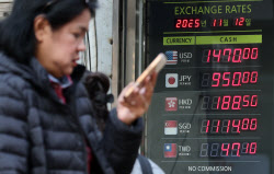 [포토]원·달러 환율 장중 1470원 넘어                                                                                                                                                                    