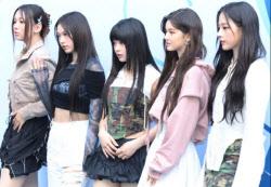 뉴진스 전원 어도어 복귀 의사…하이브 주가 9% ‘불기둥’