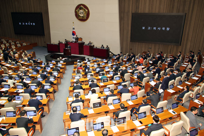 추경호 체포동의안 보고하는 의사국장                                                                                                                                                               
