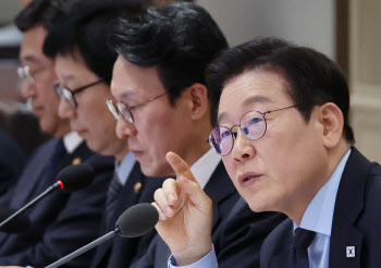 "75만 공무원 일어서야" vs "0.01%만 떨어"...&apos;尹 걱정&apos; 누가