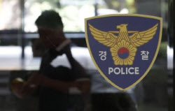 대낮 아내와 길 걷다 돌연 벌어진 일…목 부위 다쳐 병원행