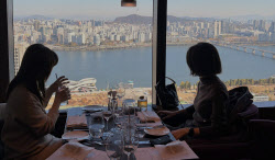 “불이 재료가 된다”…콘래드 스테이크 하우스 ‘SUT’로 새출발