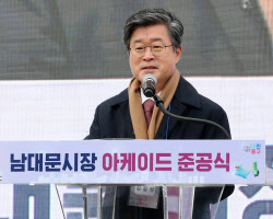 [포토] 아케이드 준공 인사말하는 김길성 중구청장                                                                                                                                                         