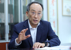 추경호, 한덕수 재판서 20분 내내 ‘증언 거부’ 후 퇴장