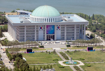 “내년 금요일 하루 더 쉰다”…제헌절, 18년 만에 공휴일될까