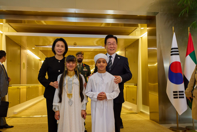  아랍에미리트(UAE) 도착한 이재명 대통령 부부                                                                                                                                                      