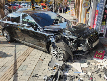 30대 엄마와 2살 딸 참변...70대 운전자 "실수한 듯"