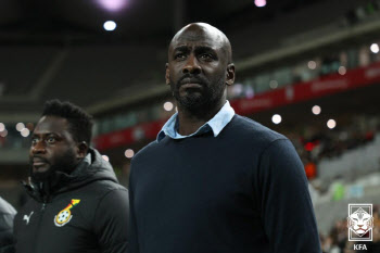 가나 감독 “일본은 강한 팀... 한국과 가나는 그 수준 안 돼”