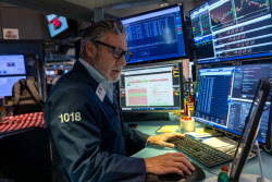 [속보]S&P 4일째 추락…엔비디아 2.8%·아마존 4.4% &apos;뚝&apos;