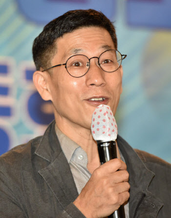 진중권, 론스타 승소에 “김민석·정성호 X씹은 표정”