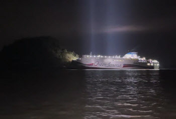 전남 목포 죽도서 267명 탑승 여객선 좌초…"아직 침수·기울기 없어"(상보)