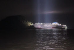 신안서 267명 탑승 여객선 좌초…"아직 침수·기울기 없어"(상보)