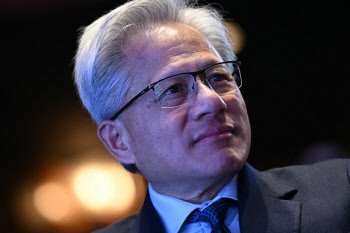 엔비디아, 3분기 실적·4분기 전망 모두 ‘서프라이즈’…4% 급등(종합)