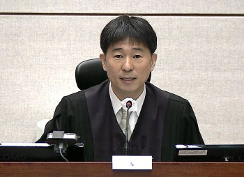 공수처, 지귀연 ‘룸살롱 접대 의혹’ 강제 수사…택시앱 기록 확보