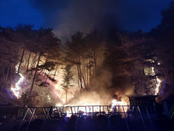 인제 산불 진화율 68%…헬기 투입 진화 총력