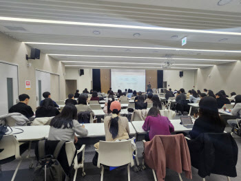 “빚투 남 얘기 아냐”…근무시간에 주식하는 직장인들