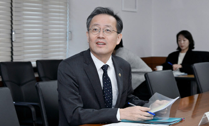 이형일 차관 “청년 고용부진 대응…AI 등 신산업 일자리 창출”