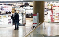 "면세점이 백화점 보다 비싸네" 손님 뚝…고환율 직격탄