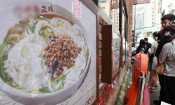 칼국수 먹고 영수증 보니 ‘헉’…삼계탕까지 줄줄이 급등