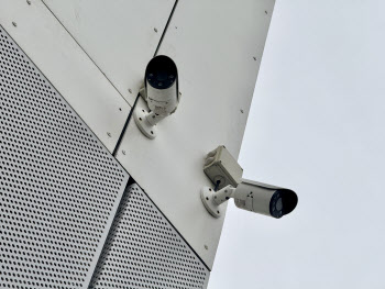 "동생이 스스로" vs "형이 찔렀다"…살인미수 범인 지목한 &apos;혈흔&apos;