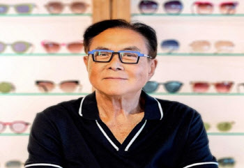 비트코인 매도 &apos;부자 아빠&apos;…이번엔 "은이 제일 안전, 4배 뛸 것"