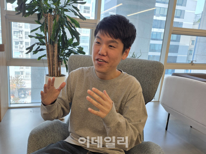 "실패한 실험도 데이터…논문 검색 100년 관성, AI로 깬다"