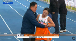 마라톤 ‘신체 접촉 논란’ 선수, 입장 밝혔다…“극심한 통증 느껴”