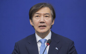 &apos;돈봉투 부스럭 소리&apos;…조국 "한동훈, 노웅래에 사과해야"