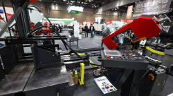 "하루 17만8천원" 중소생산직 &apos;임금 탑&apos; 찍은 이 직업