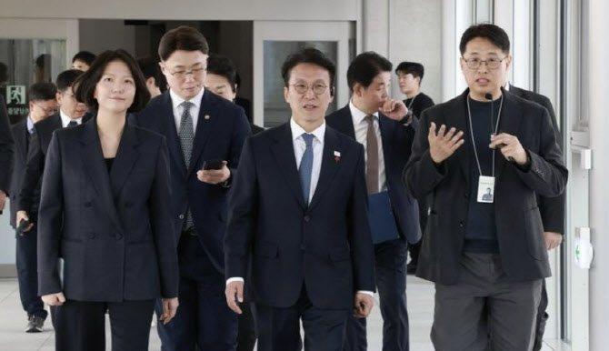 金총리 “데이터센터는 AI 고속도로…국가경쟁력 좌우하는 핵심동력”