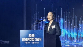 &apos;뽀통령&apos; 소리 듣더니…매출 1000억 찍었다(종합)