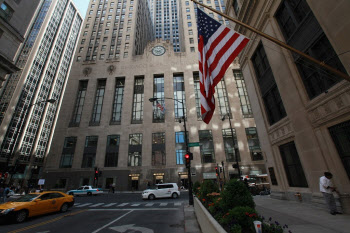 “서버 온도 48도에 금융시장도 멈췄다”…시카고거래소 장애 쇼크(종합)