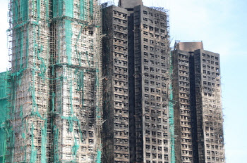 홍콩, 아파트 화재에 국가 애도기간 선포…사망자 최소 128명