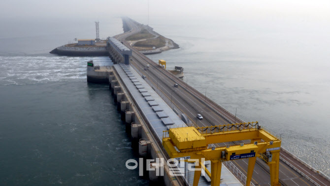 50만 재생에너지 생산하는 ‘생명의 호수’…기업 RE100 확산 ‘단비’까지