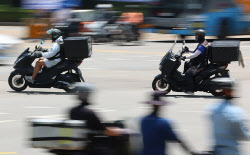 “휴무일 없어도돼”…새벽배송 ‘월 531만원’ 생계 논란