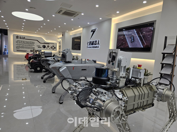 위험감지·화재대응…8명 몫 하는 로봇개