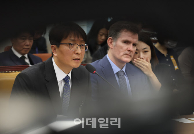 '답변하는 박대준 쿠팡 대표'                                                                                                                                                             