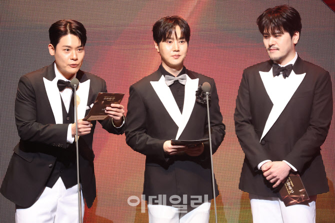 클래식 최우수상 시상하는 라포엠                                                                                                                                                                   