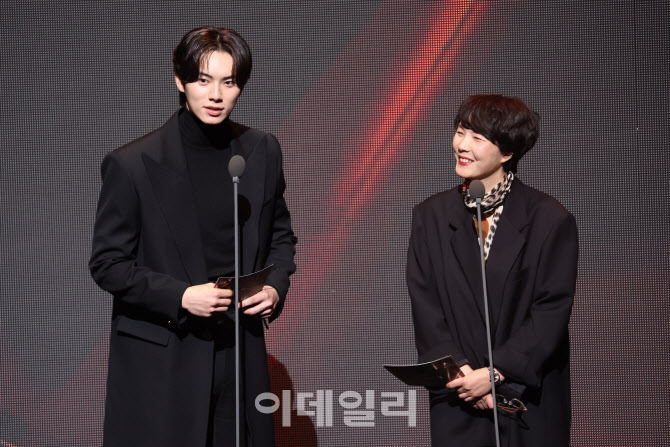 특별시상하는 배우 이채민-김혜라 심사위원                                                                                                                                                          