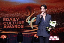 [포토]무용수 최호종, 프런티어상 수상                                                                                                                                                                    