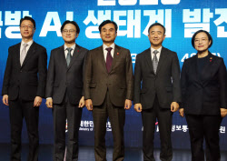 [포토] '국방 AI 생태계 발전 포럼' 기념촬영                                                                                                                                                    