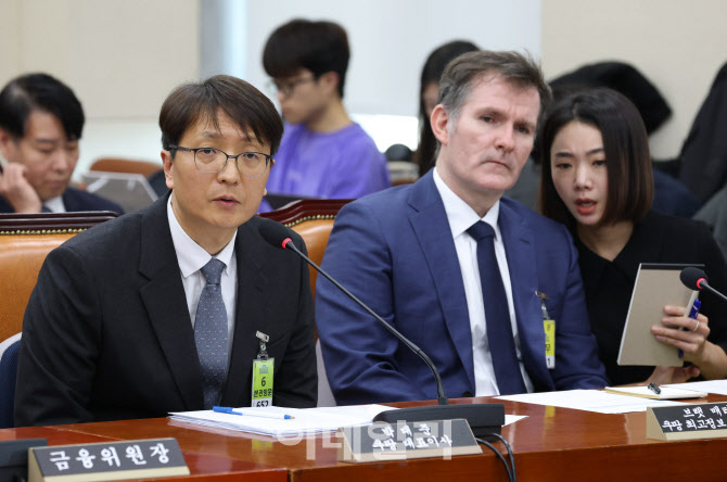 [포토]쿠팡 개인정보 유출 관련 현안질의, '답변하는 박대준' - 뉴스 썸네일 이미지