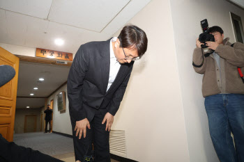 대위기 맞은 ‘벤처신화’ 쿠팡…‘구조적 전환’ 시점 왔다