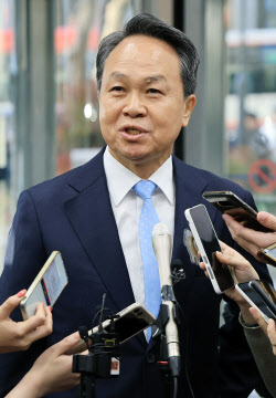 진옥동 신한금융 회장 연임…‘일류신한’ 철학으로 혁신 가속화(상보)