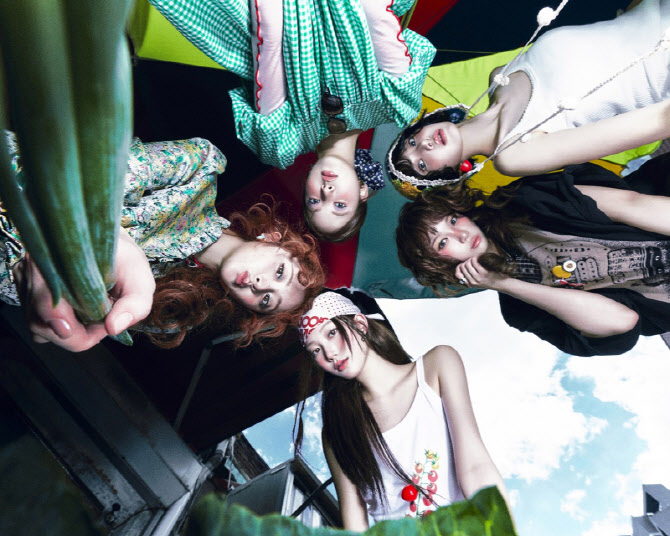 미국엔 르세라핌·일본엔 에스파...새해맞이 무대 빛내는 K팝 아이돌 - 뉴스 썸네일 이미지