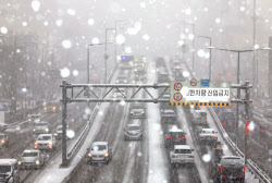 올해도 &apos;첫눈=폭설&apos;…이유 살펴보니