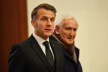 우크라 종전 협상 패싱에 뿔난 유럽…마크롱 "美, 배신할 수도"