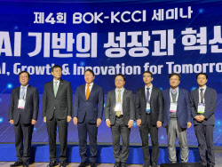 최태원 "7년내 1400兆 AI 투자 필요"…선택과 집중 강조