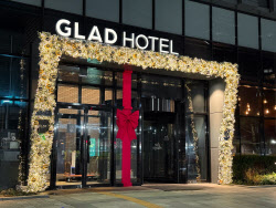 더 풍성한 크리스마스를…글래드호텔, 포토존·뷔페·공연 마련
